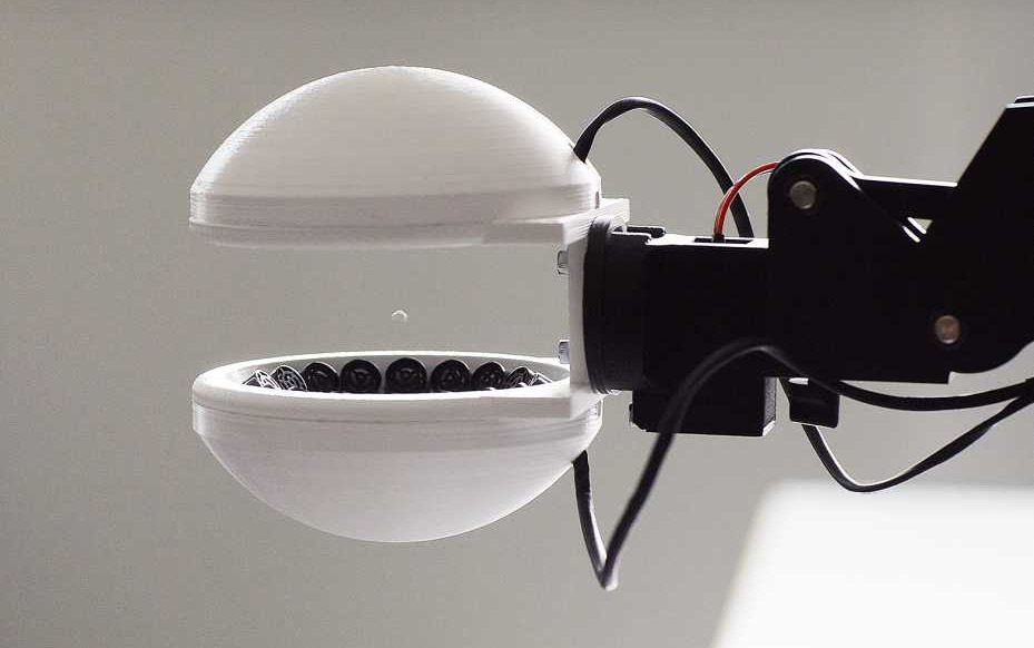 This robotic gripper can lift delicate objects without breaking them